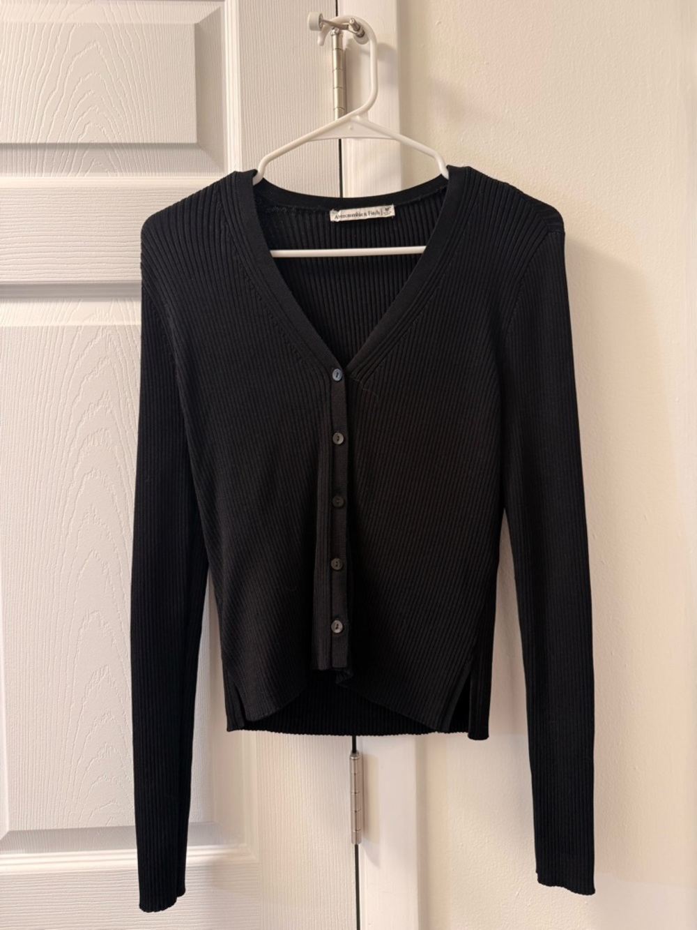 Abercrombie & Fitch Black Ribbed V‑Neck Button Cardigan